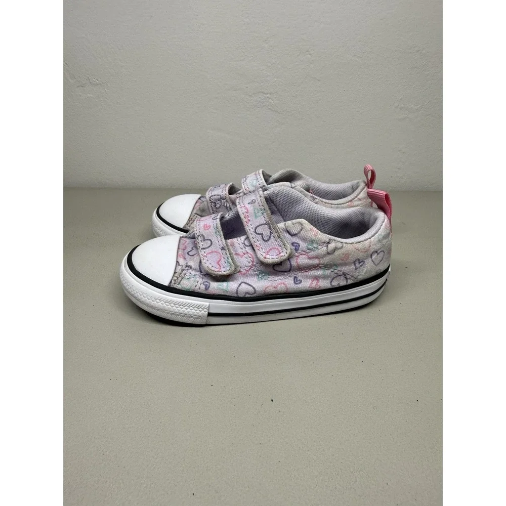 Converse Chuck Taylor Girls Size 9 All Star Easy On Low Top Sneakers Heart Print
